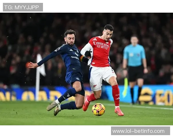 曼联友谊赛大胜阿森纳6-2赛后点评引发热议与讨论