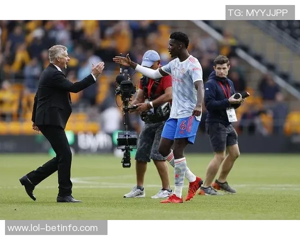 意甲焦点战曼联与莱比锡互交白卷转会传闻引发球迷热议