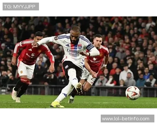 欧冠精彩对决里昂4-0曼联战术解析与全场瞬间回顾