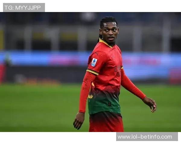 欧联杯激战拜仁小胜AC米兰红牌争议引发全场热议与转会传闻