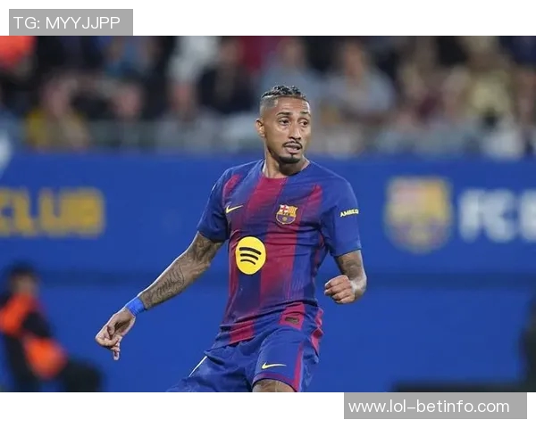 西甲激战巴黎圣日耳曼逆转巴萨红牌事件引发全场热议与争议