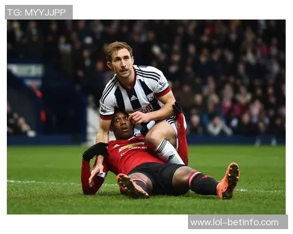 国王杯激战曼联逆转尤文图斯红牌争议引发全场热议战术分析揭秘