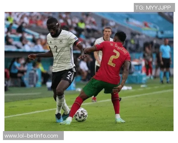 德甲焦点战平局揭晓乌龙球成比赛转折点引发热议